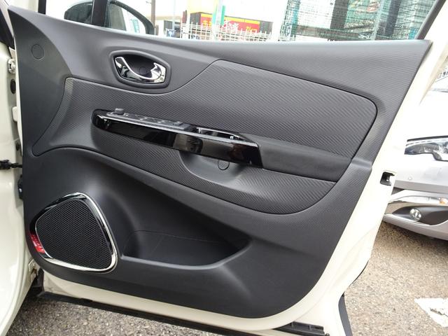 キャプチャー インテンス　ワンオーナー　プッシュスタート　カードキー　メモリナビ　フルセグＴＶ　Ｂｌｕｅｔｏｏｔｈ　ＣＤ・ＤＶＤ再生　バックカメラ　ＥＴＣ　オートクルーズ　スペアキー　バックソナー　１７インチＡＷ（47枚目）