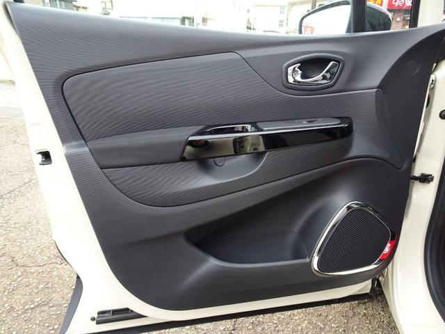 キャプチャー インテンス　ワンオーナー　プッシュスタート　カードキー　メモリナビ　フルセグＴＶ　Ｂｌｕｅｔｏｏｔｈ　ＣＤ・ＤＶＤ再生　バックカメラ　ＥＴＣ　オートクルーズ　スペアキー　バックソナー　１７インチＡＷ（51枚目）