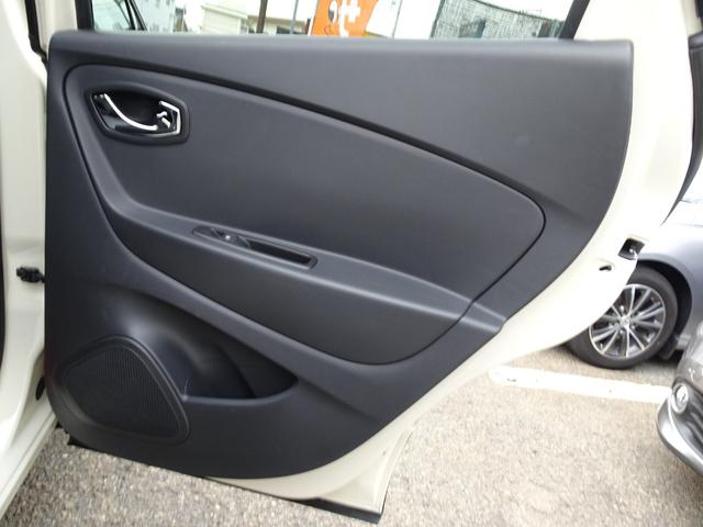 キャプチャー インテンス　ワンオーナー　プッシュスタート　カードキー　メモリナビ　フルセグＴＶ　Ｂｌｕｅｔｏｏｔｈ　ＣＤ・ＤＶＤ再生　バックカメラ　ＥＴＣ　オートクルーズ　スペアキー　バックソナー　１７インチＡＷ（58枚目）