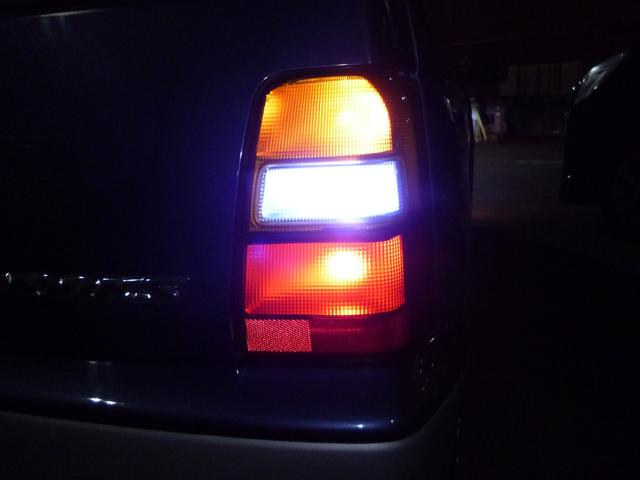 アルトワークス ＲＳ／Ｚ　ＲＡＹＳ１４インチアルミホイール　ストリートライド車高調　柿本改マフラー　ロールバー　社外リアスポイラー　メッシュブレーキホース　ＭＯＭＯステアリング　ブースト計　ＨＫＳエアクリ　ＬＥＤライト（17枚目）