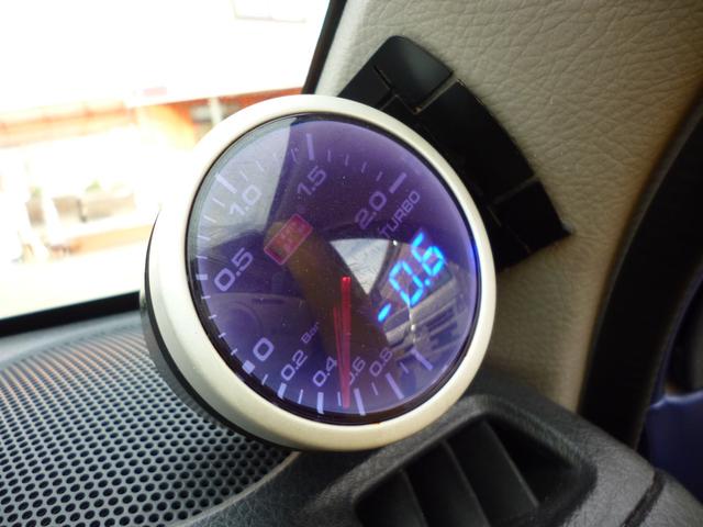 アルトワークス ＲＳ／Ｚ　ＲＡＹＳ１４インチアルミホイール　ストリートライド車高調　柿本改マフラー　ロールバー　社外リアスポイラー　メッシュブレーキホース　ＭＯＭＯステアリング　ブースト計　ＨＫＳエアクリ　ＬＥＤライト（35枚目）