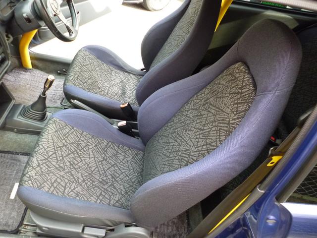 アルトワークス ＲＳ／Ｚ　ＲＡＹＳ１４インチアルミホイール　ストリートライド車高調　柿本改マフラー　ロールバー　社外リアスポイラー　メッシュブレーキホース　ＭＯＭＯステアリング　ブースト計　ＨＫＳエアクリ　ＬＥＤライト（38枚目）