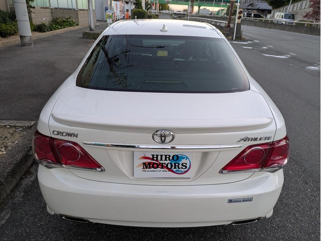 クラウン アスリート　ワンオーナー車　純正本革ブラックシート　サンルーフ　シートヒーター　シートエアコン　バックカメラ　電動パワーシート　タイヤ（ＲＥＧＮＯ　ＧＲ－ＸＩＩ　１８インチ）スペアキー　ＥＴＣ　ショック新品交換（4枚目）