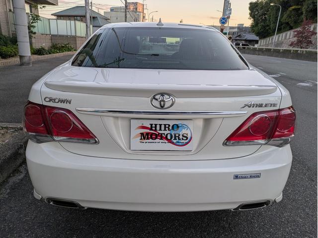 クラウン アスリート　ワンオーナー車　純正本革ブラックシート　サンルーフ　シートヒーター　シートエアコン　バックカメラ　電動パワーシート　タイヤ（ＲＥＧＮＯ　ＧＲ－ＸＩＩ　１８インチ）スペアキー　ＥＴＣ　ショック新品交換（6枚目）
