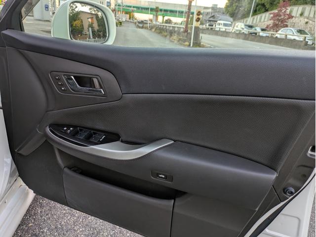 クラウン アスリート　ワンオーナー車　純正本革ブラックシート　サンルーフ　シートヒーター　シートエアコン　バックカメラ　電動パワーシート　タイヤ（ＲＥＧＮＯ　ＧＲ－ＸＩＩ　１８インチ）スペアキー　ＥＴＣ　ショック新品交換（19枚目）
