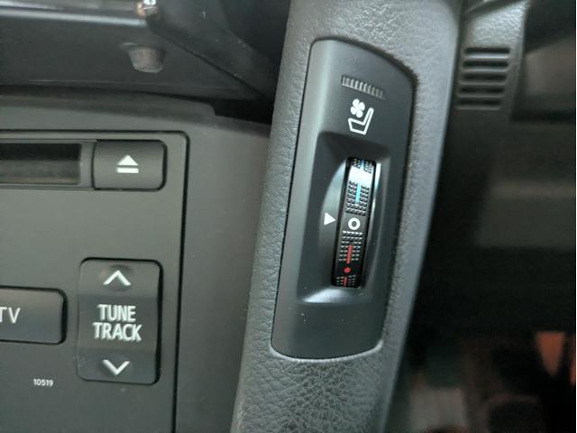 クラウン アスリート　ワンオーナー車　純正本革ブラックシート　サンルーフ　シートヒーター　シートエアコン　バックカメラ　電動パワーシート　タイヤ（ＲＥＧＮＯ　ＧＲ－ＸＩＩ　１８インチ）スペアキー　ＥＴＣ　ショック新品交換（22枚目）