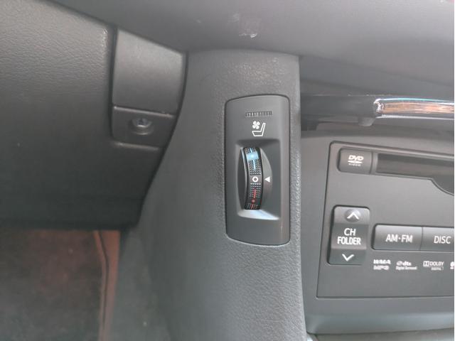 クラウン アスリート　ワンオーナー車　純正本革ブラックシート　サンルーフ　シートヒーター　シートエアコン　バックカメラ　電動パワーシート　タイヤ（ＲＥＧＮＯ　ＧＲ－ＸＩＩ　１８インチ）スペアキー　ＥＴＣ　ショック新品交換（24枚目）