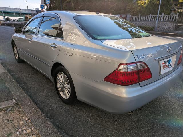 クラウン ロイヤルサルーンG マルチ純正ナビ 純正本革ベージュシート ヘッドアップディスプレイ シートヒーター パワーシート 純正サンシェード バックカメラ ETC クルーズコントロール(4枚目)