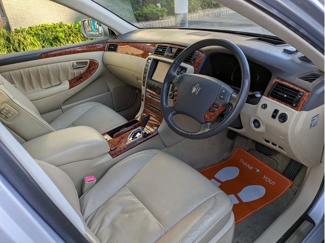 クラウン ロイヤルサルーンG マルチ純正ナビ 純正本革ベージュシート ヘッドアップディスプレイ シートヒーター パワーシート 純正サンシェード バックカメラ ETC クルーズコントロール(10枚目)