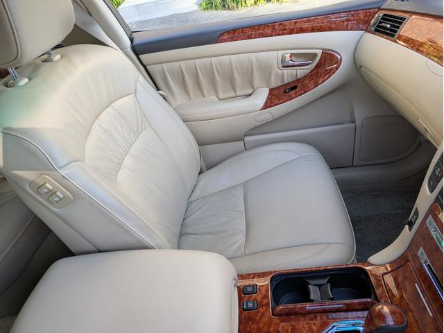 クラウン ロイヤルサルーンG マルチ純正ナビ 純正本革ベージュシート ヘッドアップディスプレイ シートヒーター パワーシート 純正サンシェード バックカメラ ETC クルーズコントロール(12枚目)