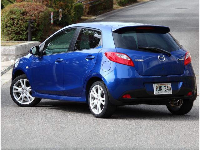 デミオ スポルト　５速マニュアル　禁煙車　オートエグゼマフラー　オートエグゼＤ型革巻ステアリング　マツダディーラー点検　バッテリー新品　ケンウッドドラレコ　ナビ　フルセグテレビ　ＥＴＣ　オートエアコン　キーレス（9枚目）