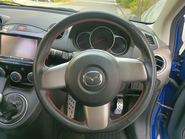 デミオ スポルト　５速マニュアル　禁煙車　オートエグゼマフラー　オートエグゼＤ型革巻ステアリング　マツダディーラー点検　バッテリー新品　ケンウッドドラレコ　ナビ　フルセグテレビ　ＥＴＣ　オートエアコン　キーレス（11枚目）