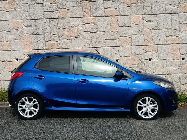 デミオ スポルト　５速マニュアル　禁煙車　オートエグゼマフラー　オートエグゼＤ型革巻ステアリング　マツダディーラー点検　バッテリー新品　ケンウッドドラレコ　ナビ　フルセグテレビ　ＥＴＣ　オートエアコン　キーレス（31枚目）