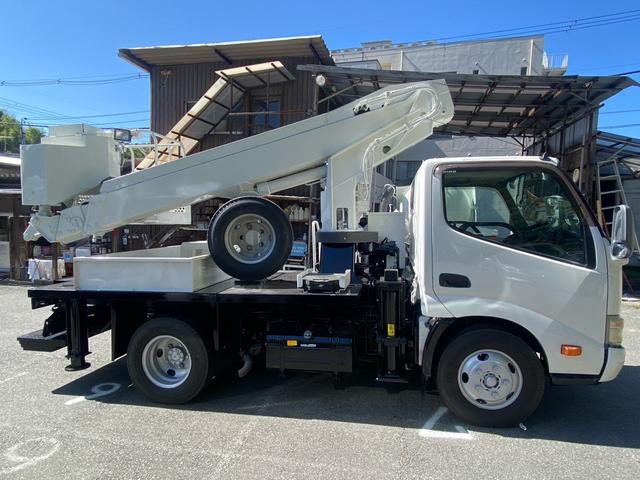 デュトロ １２ｍ高所作業車　ブーム後方格納　バケット２００Ｋｇ　タダノＡＴ－１２１ＴＲ　作業床高１２．１ｍ　ジャッキ及びブーム自動格納張出　アワメーター２９３０Ｈ　総重量６６１５Ｋｇ　ＴＫＧ－ＸＺＵ６００Ｘ（4枚目）