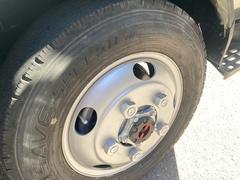 デュトロ ２ｔ標準ロング平ボディ　４ＷＤ　全低床　総重量５１６５Ｋｇ　鳥居窓下縞アルミ張 0706816A30241111W001 6
