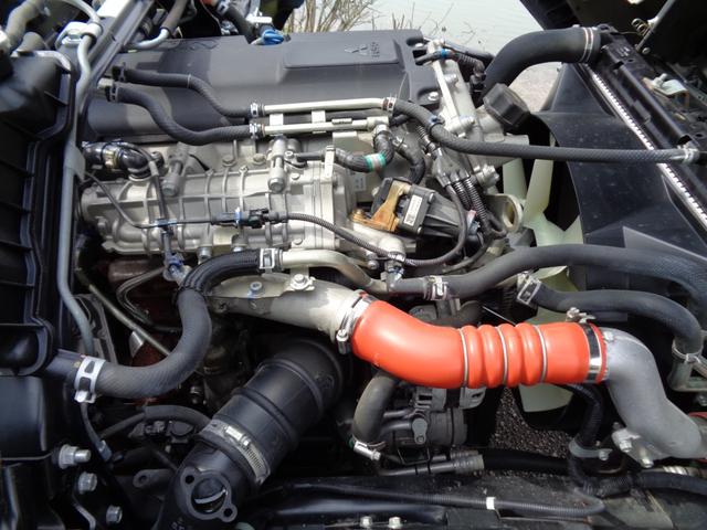 キャンター 積載車　２９５０ＫＧ積み　タダノ製フルフラット　１７５馬力　ラジコン　ウインチ　油圧リアゲート　左右開閉アオリ　アルコアアルミホイル　エアデフレクター　メッキパーツ　ＬＥＤヘッドライト　スマートキー２個（21枚目）