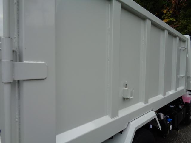 キャンター 土砂禁強化深ダンプ　３トン積み４ナンバー　液晶メーターパネル　バックカメラ　ＬＥＤヘッドライト　ＬＥＤフォグ　左電格ミラー　スマートキー２個　衝突被害軽減ブレーキ　車線逸脱警報装置　横滑り防止装置　アイドリングストップ（17枚目）