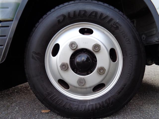 ＮＴ４５０アトラス フルスーパーローＤＸ　２トン積み４ナンバー　リアＷタイヤ　ナビＴＶ　ＥＴＣ　キーレス　左電格ミラー　フォグランプ　坂道発進補助装置　ＥＣＯモードスイッチ　アイドリングストップ　ヘッドライトレベライザー　ＩＣターボ　６速ＡＴ（27枚目）