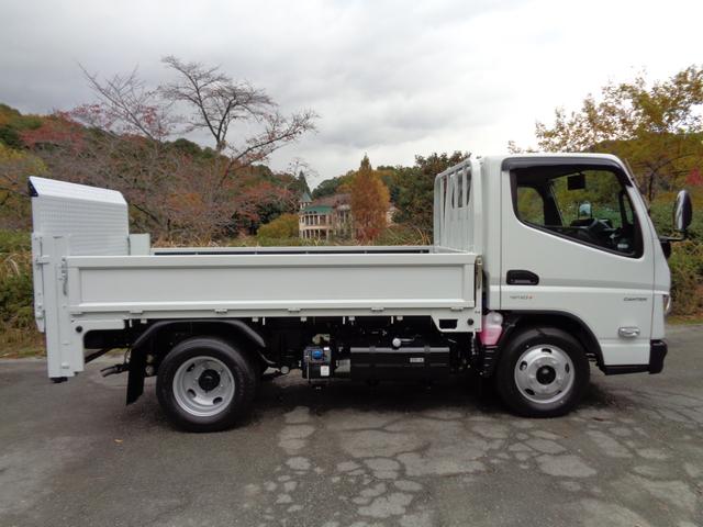 キャンター 垂直パワーゲート付き高床平ボディ　ＮＥＷモデル　３トン積４ＮＯ　バックカメラ　液晶メーターパネル　ＬＥＤヘッドライト　ＬＥＤフォグ　左電格ミラー　スマートキー　坂道発進補助装置　衝突被害軽減ブレーキ　車線逸脱警報装置　横滑り防止装置（4枚目）