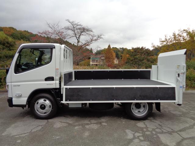 キャンター 垂直パワーゲート付き高床平ボディ　ＮＥＷモデル　３トン積４ＮＯ　バックカメラ　液晶メーターパネル　ＬＥＤヘッドライト　ＬＥＤフォグ　左電格ミラー　スマートキー　坂道発進補助装置　衝突被害軽減ブレーキ　車線逸脱警報装置　横滑り防止装置（6枚目）