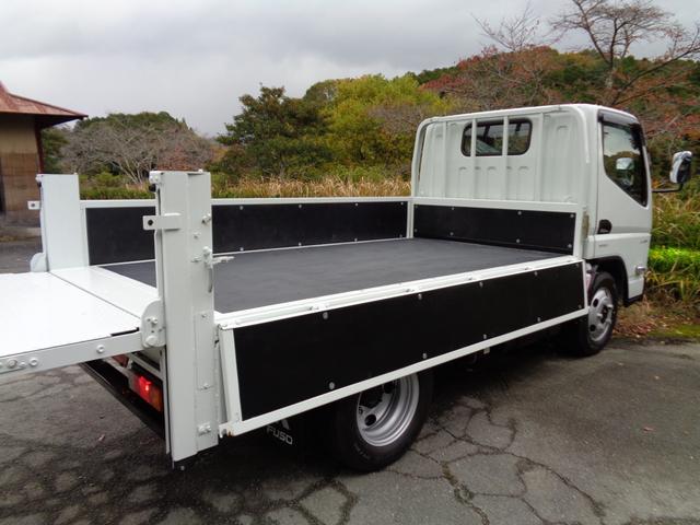 キャンター 垂直パワーゲート付き高床平ボディ　ＮＥＷモデル　３トン積４ＮＯ　バックカメラ　液晶メーターパネル　ＬＥＤヘッドライト　ＬＥＤフォグ　左電格ミラー　スマートキー　坂道発進補助装置　衝突被害軽減ブレーキ　車線逸脱警報装置　横滑り防止装置（9枚目）