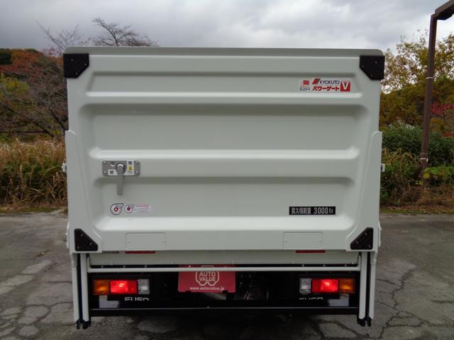 キャンター 垂直パワーゲート付き高床平ボディ　ＮＥＷモデル　３トン積４ＮＯ　バックカメラ　液晶メーターパネル　ＬＥＤヘッドライト　ＬＥＤフォグ　左電格ミラー　スマートキー　坂道発進補助装置　衝突被害軽減ブレーキ　車線逸脱警報装置　横滑り防止装置（10枚目）