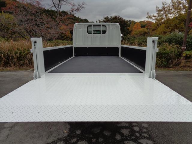 キャンター 垂直パワーゲート付き高床平ボディ　ＮＥＷモデル　３トン積４ＮＯ　バックカメラ　液晶メーターパネル　ＬＥＤヘッドライト　ＬＥＤフォグ　左電格ミラー　スマートキー　坂道発進補助装置　衝突被害軽減ブレーキ　車線逸脱警報装置　横滑り防止装置（11枚目）