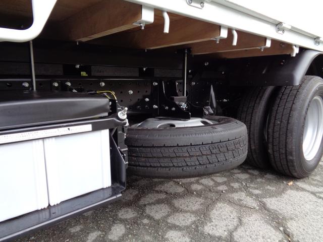 キャンター 垂直パワーゲート付き高床平ボディ　ＮＥＷモデル　３トン積４ＮＯ　バックカメラ　液晶メーターパネル　ＬＥＤヘッドライト　ＬＥＤフォグ　左電格ミラー　スマートキー　坂道発進補助装置　衝突被害軽減ブレーキ　車線逸脱警報装置　横滑り防止装置（24枚目）