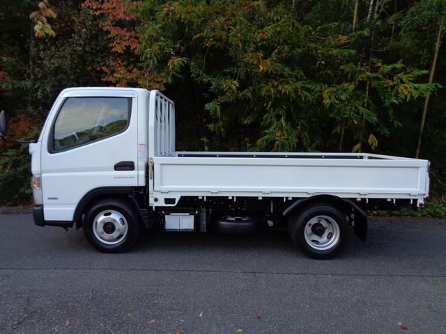 キャンター 全低床　２トン積み４ナンバー　全低床平ボディ　リアＷタイヤ　ＥＴＣ　キーレス　スペアキー　左電格ミラー　フォグランプ　坂道発進補助装置　ＥＣＯモードスイッチ　荷台床ラバー敷き　純正マット＆ドアバイザー（6枚目）