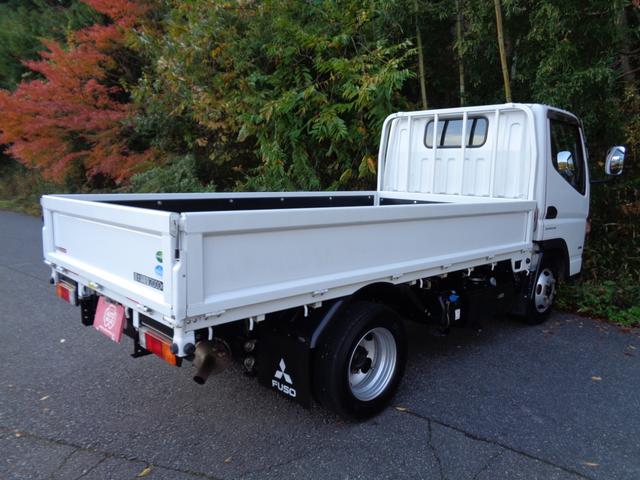 キャンター 全低床　２トン積み４ナンバー　全低床平ボディ　リアＷタイヤ　ＥＴＣ　キーレス　スペアキー　左電格ミラー　フォグランプ　坂道発進補助装置　ＥＣＯモードスイッチ　荷台床ラバー敷き　純正マット＆ドアバイザー（8枚目）