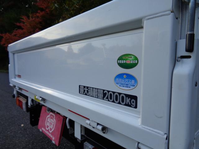 キャンター 全低床　２トン積み４ナンバー　全低床平ボディ　リアＷタイヤ　ＥＴＣ　キーレス　スペアキー　左電格ミラー　フォグランプ　坂道発進補助装置　ＥＣＯモードスイッチ　荷台床ラバー敷き　純正マット＆ドアバイザー（18枚目）