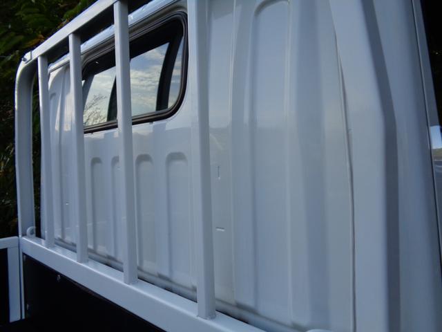 キャンター 全低床　２トン積み４ナンバー　全低床平ボディ　リアＷタイヤ　ＥＴＣ　キーレス　スペアキー　左電格ミラー　フォグランプ　坂道発進補助装置　ＥＣＯモードスイッチ　荷台床ラバー敷き　純正マット＆ドアバイザー（19枚目）