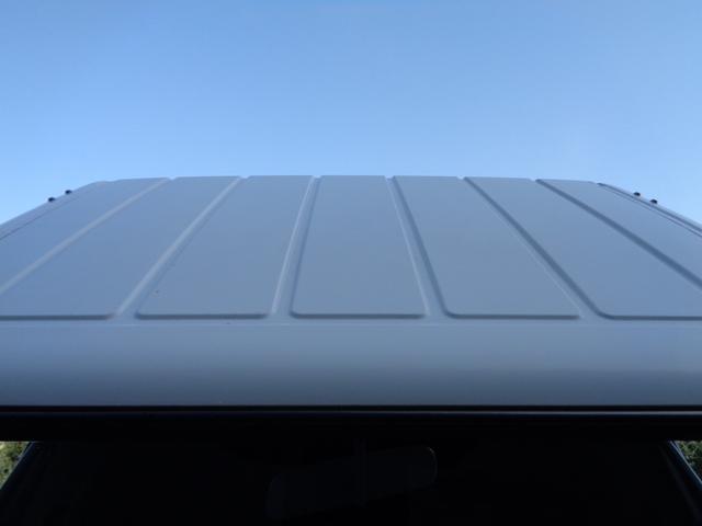 キャンター 全低床　２トン積み４ナンバー　全低床平ボディ　リアＷタイヤ　ＥＴＣ　キーレス　スペアキー　左電格ミラー　フォグランプ　坂道発進補助装置　ＥＣＯモードスイッチ　荷台床ラバー敷き　純正マット＆ドアバイザー（20枚目）