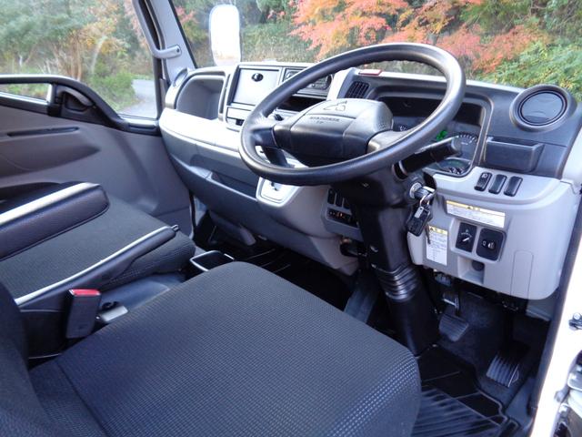 キャンター 全低床　２トン積み４ナンバー　全低床平ボディ　リアＷタイヤ　ＥＴＣ　キーレス　スペアキー　左電格ミラー　フォグランプ　坂道発進補助装置　ＥＣＯモードスイッチ　荷台床ラバー敷き　純正マット＆ドアバイザー（29枚目）