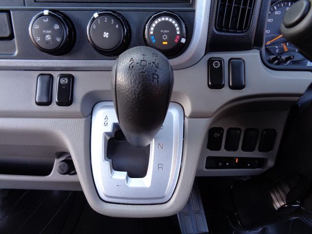 キャンター 全低床　２トン積み４ナンバー　全低床平ボディ　リアＷタイヤ　ＥＴＣ　キーレス　スペアキー　左電格ミラー　フォグランプ　坂道発進補助装置　ＥＣＯモードスイッチ　荷台床ラバー敷き　純正マット＆ドアバイザー（35枚目）