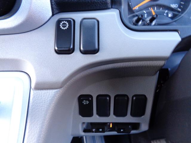 キャンター 全低床　２トン積み４ナンバー　全低床平ボディ　リアＷタイヤ　ＥＴＣ　キーレス　スペアキー　左電格ミラー　フォグランプ　坂道発進補助装置　ＥＣＯモードスイッチ　荷台床ラバー敷き　純正マット＆ドアバイザー（37枚目）