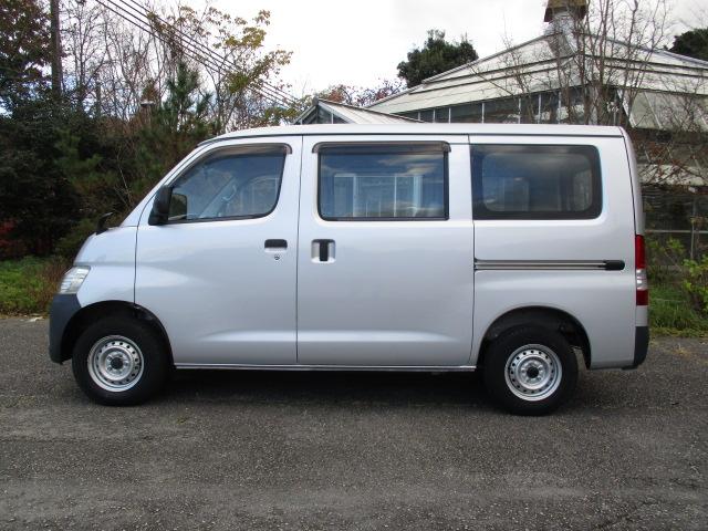 タウンエースバン ＤＸ　純正ＳＤナビＴＶ・Ｒカメラ　５人乗り　７５０ｋｇ積み　集中ロック　ＷエアＢ・ＡＢＳ　マット　バイザー（4枚目）