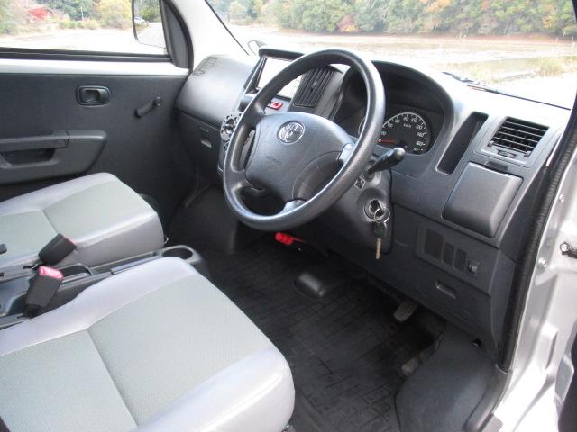 タウンエースバン ＤＸ　純正ＳＤナビＴＶ・Ｒカメラ　５人乗り　７５０ｋｇ積み　集中ロック　ＷエアＢ・ＡＢＳ　マット　バイザー（15枚目）