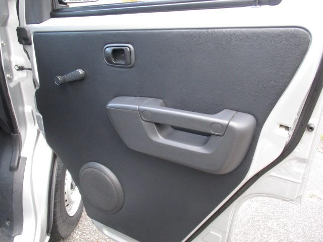 タウンエースバン ＤＸ　純正ＳＤナビＴＶ・Ｒカメラ　５人乗り　７５０ｋｇ積み　集中ロック　ＷエアＢ・ＡＢＳ　マット　バイザー（17枚目）