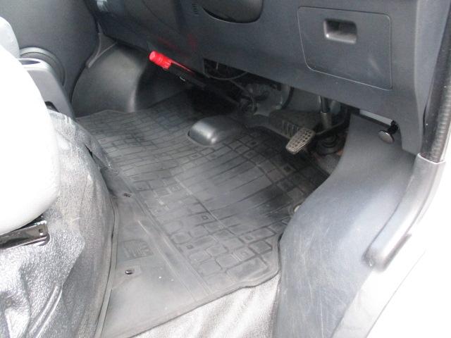 タウンエースバン ＤＸ　純正ＳＤナビＴＶ・Ｒカメラ　５人乗り　７５０ｋｇ積み　集中ロック　ＷエアＢ・ＡＢＳ　マット　バイザー（18枚目）