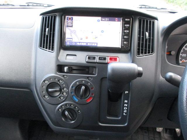 タウンエースバン ＤＸ　純正ＳＤナビＴＶ・Ｒカメラ　５人乗り　７５０ｋｇ積み　集中ロック　ＷエアＢ・ＡＢＳ　マット　バイザー（20枚目）