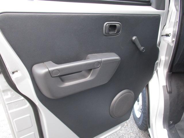 タウンエースバン ＤＸ　純正ＳＤナビＴＶ・Ｒカメラ　５人乗り　７５０ｋｇ積み　集中ロック　ＷエアＢ・ＡＢＳ　マット　バイザー（26枚目）