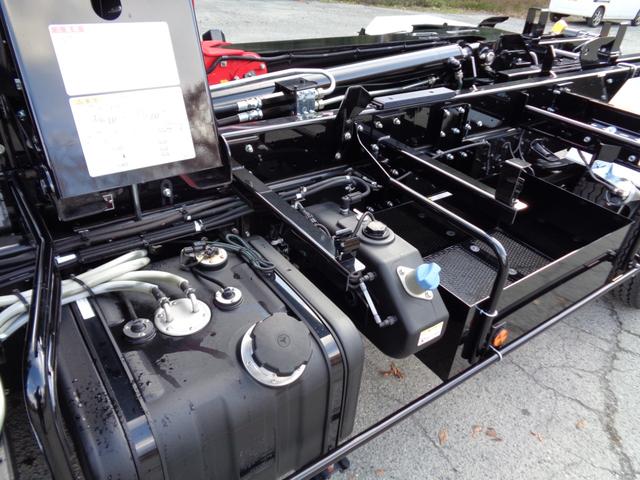 ファイター 脱着装置付コンテナ専用車　荷台ラジコン　バックカメラ　ＨＩＤヘッドライト　フォグ　左電格ミラー　キーレス　坂道発進補助装置　衝突被害軽減ブレーキ　車線逸脱警報装置　横滑り防止装置　電動パーキングブレーキ　クルーズコントロール（15枚目）