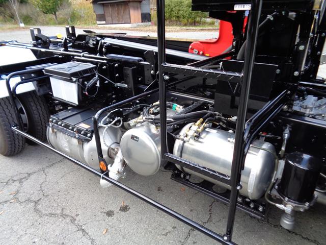 ファイター 脱着装置付コンテナ専用車　荷台ラジコン　バックカメラ　ＨＩＤヘッドライト　フォグ　左電格ミラー　キーレス　坂道発進補助装置　衝突被害軽減ブレーキ　車線逸脱警報装置　横滑り防止装置　電動パーキングブレーキ　クルーズコントロール（17枚目）