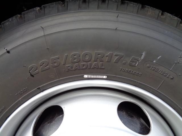 ファイター 脱着装置付コンテナ専用車　荷台ラジコン　バックカメラ　ＨＩＤヘッドライト　フォグ　左電格ミラー　キーレス　坂道発進補助装置　衝突被害軽減ブレーキ　車線逸脱警報装置　横滑り防止装置　電動パーキングブレーキ　クルーズコントロール（23枚目）