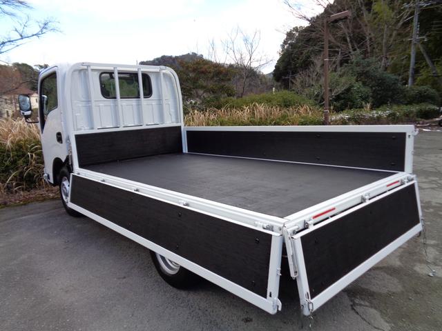 アトラストラック スーパーローＤＸ　２ｔ積み４ＮＯ　リアＷタイヤ　社外ナビ　ＥＴＣ　ドラレコ　デジタルインナーミラー　ＬＥＤヘッドライト　ＬＥＤフォグランプ　スマートキー　電動パーキングブレーキ　衝突被害軽減ブレーキ　車線逸脱警報装置（12枚目）