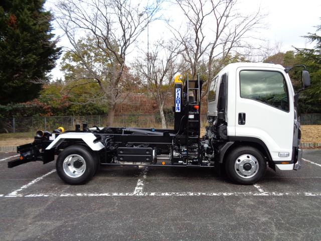 フォワード 脱着装置付コンテナ専用車 新明和製ツインホイスト アルミホイール メッキパーツ デジタルインナーミラー LEDライト LEDフォグ 左電格ミラー キーレス スペアキー 坂道発進補助装置 衝突被害軽減ブレーキ 横滑り防止装置(4枚目)