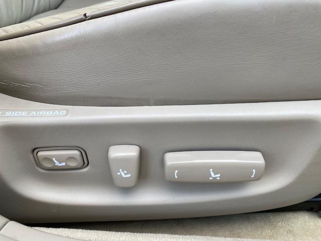 プログレ ＮＣ２５０　ウォールナットパッケージ　本革シート・オートエアコン・パワーシート・コーナーセンサー・純正ナビ・キーレス・純正アルミホイール（5枚目）