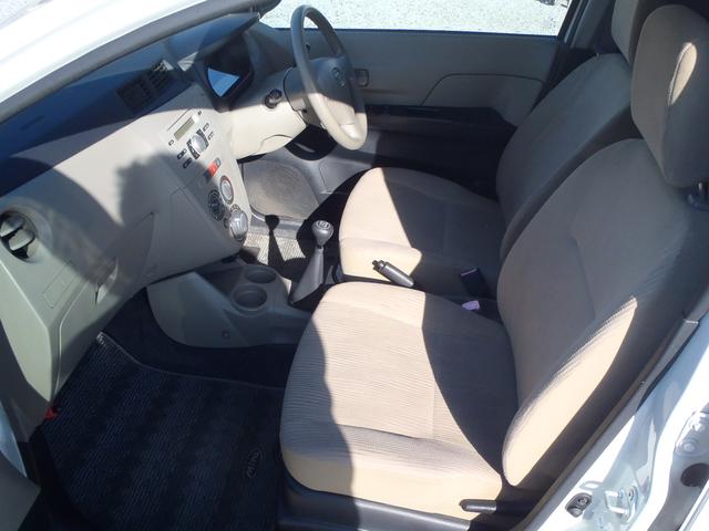 ミラ Ｘスペシャル　５速ＭＴ　キーレス　ＡＢＳ　Ｗエアバッグ　エアコン　パワステ　パワーウインドウ　社外タコメーター　リアガラスフィルム貼り　社外１３インチアルミ（11枚目）