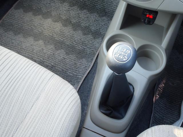 ミラ Ｘスペシャル　５速ＭＴ　キーレス　ＡＢＳ　Ｗエアバッグ　エアコン　パワステ　パワーウインドウ　社外タコメーター　リアガラスフィルム貼り　社外１３インチアルミ（17枚目）